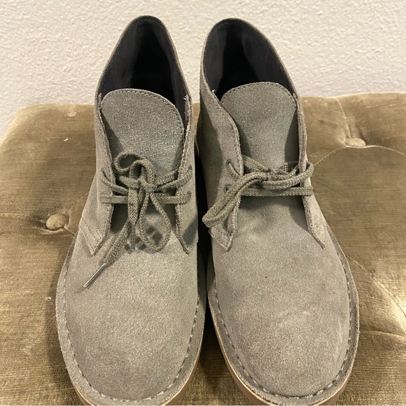 Clark Boots Mens 7M Women 9 Grey Suede Chukka Rubber Sole - Picture 5 of 10